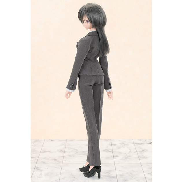 クールな先輩のパンツスーツセット
